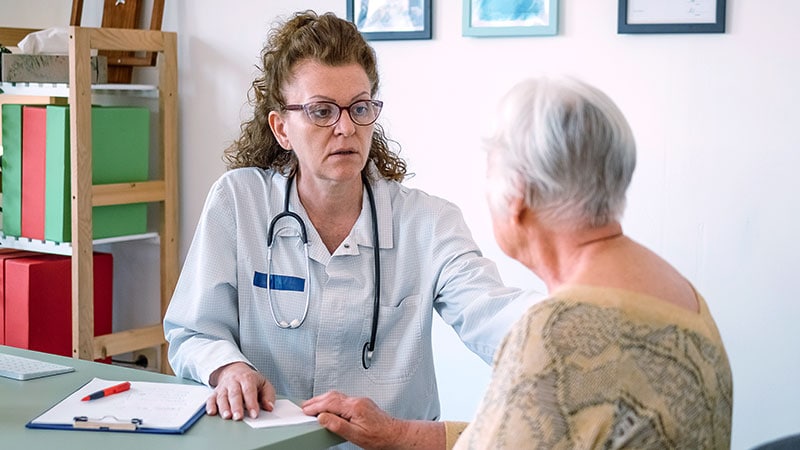 درمان‌های موثر در افزایش طول عمر زنان مسن مبتلا به سرطان دهانه رحم